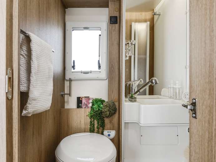 navigator 5 berth motorhome hire