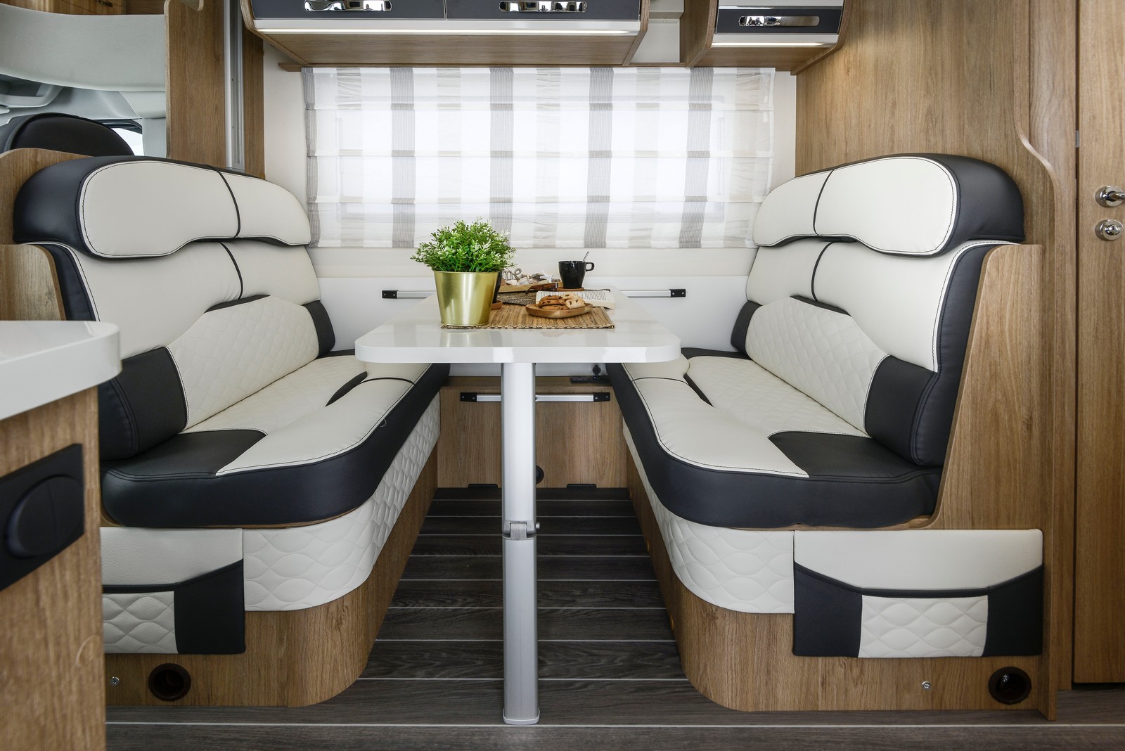 navigator 5 berth motorhome hire