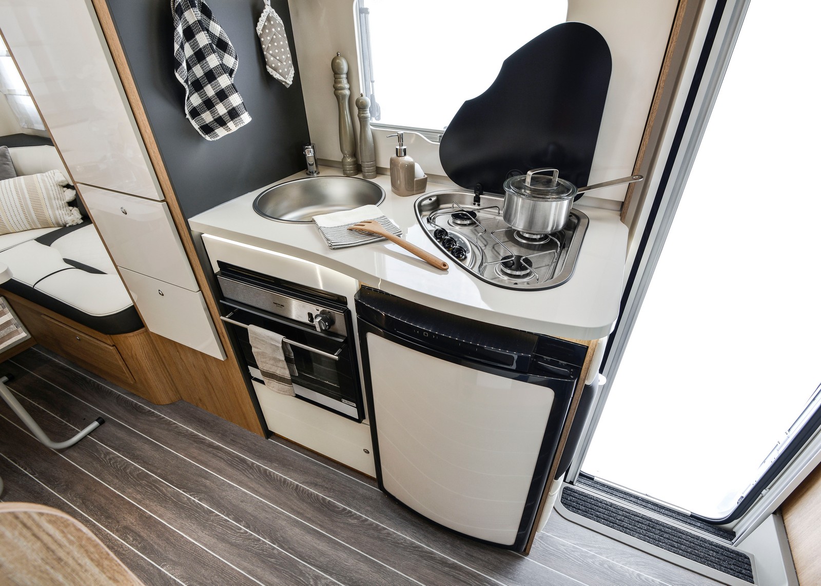 navigator 5 berth motorhome hire
